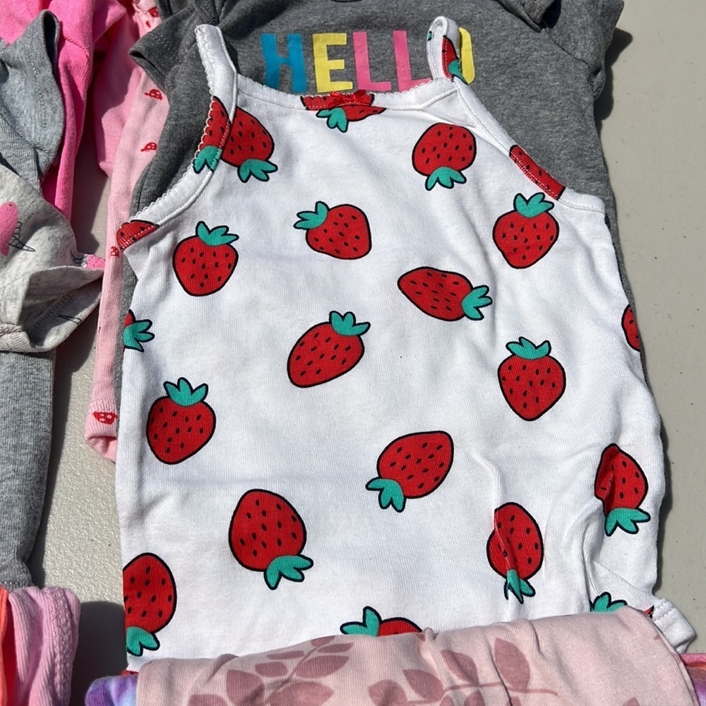 Lot of 12 girls Onesies - Picture 7 of 13